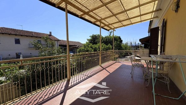 casa indipendente in vendita a Carignano