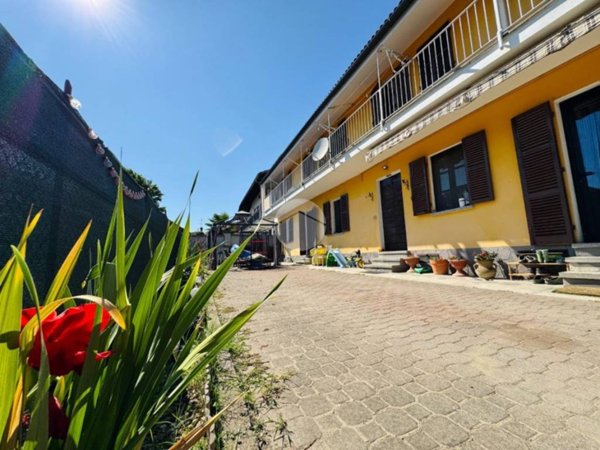 casa indipendente in vendita a Carignano