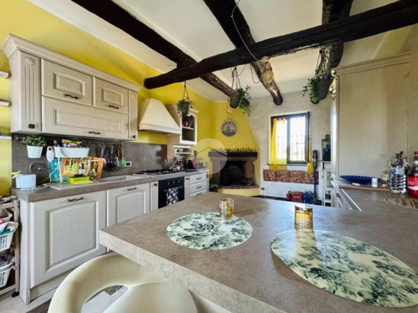 casa indipendente in vendita a Carignano