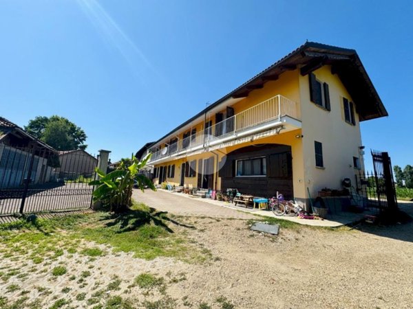 casa indipendente in vendita a Carignano