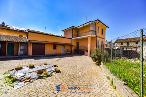 casa indipendente in vendita a Carignano
