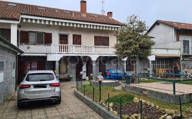 casa indipendente in vendita a Carignano
