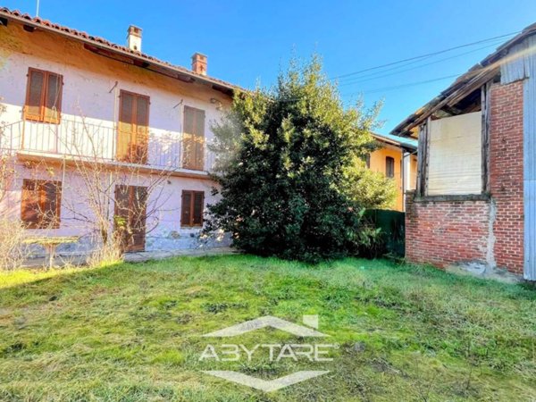 casa indipendente in vendita a Carignano
