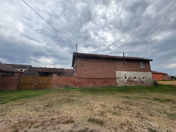 casa indipendente in vendita a Carignano