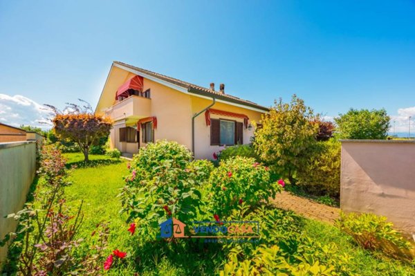 casa indipendente in vendita a Carignano