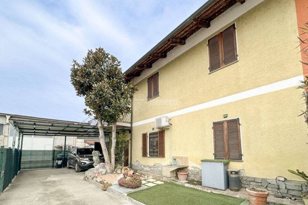 casa indipendente in vendita a Carignano