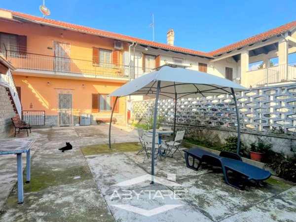 casa indipendente in vendita a Carignano