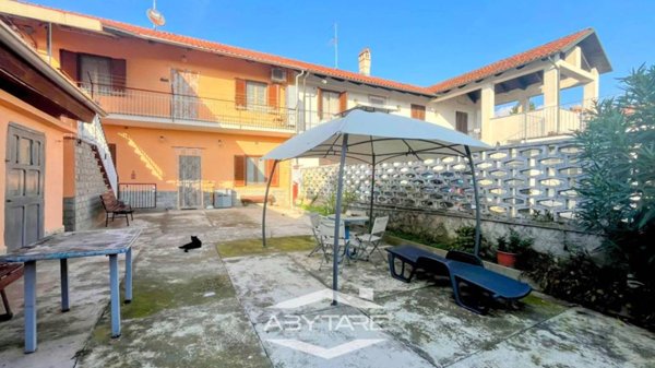 casa indipendente in vendita a Carignano