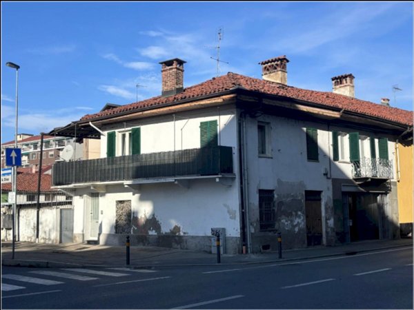 casa indipendente in vendita a Carignano