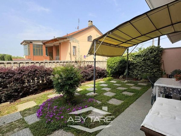 casa indipendente in vendita a Carignano