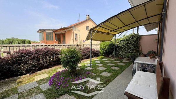 casa indipendente in vendita a Carignano
