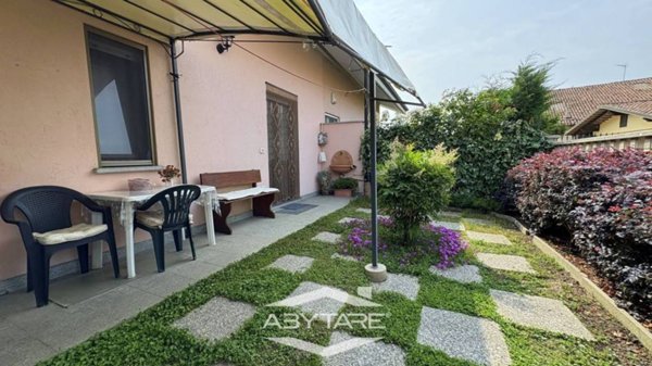 casa indipendente in vendita a Carignano