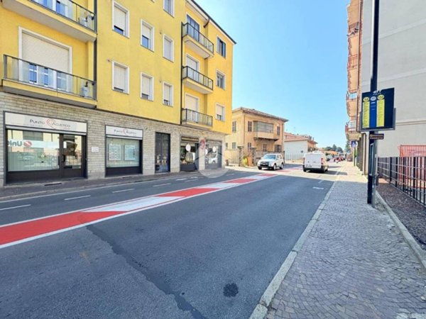 negozio in vendita a Carignano