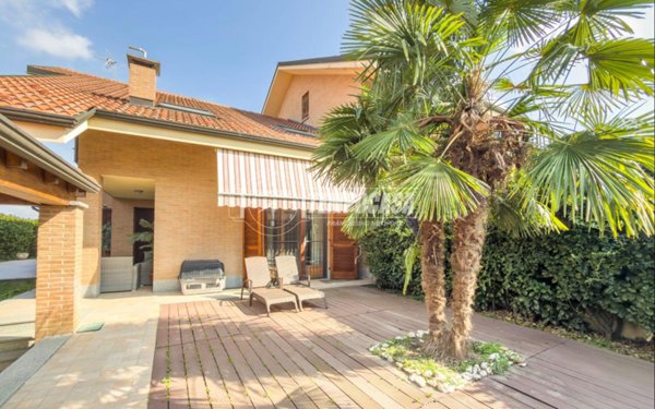 casa indipendente in vendita a Carignano