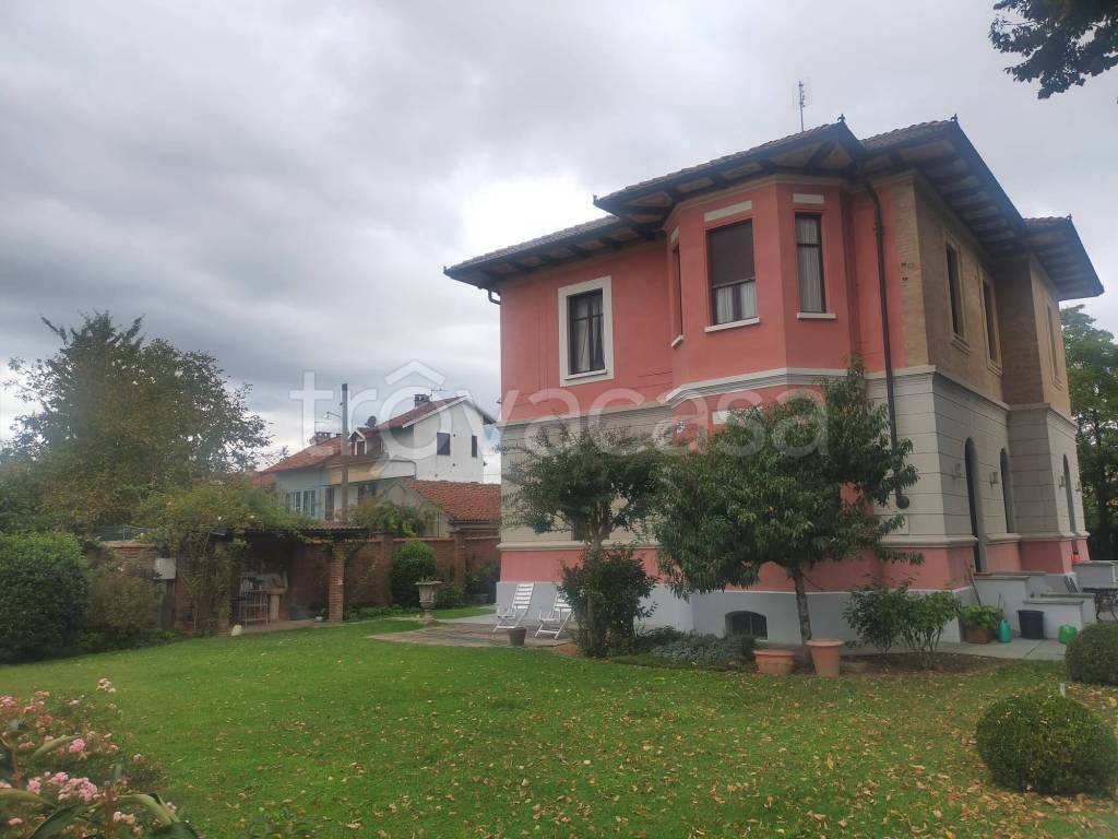 casa indipendente in vendita a Carignano