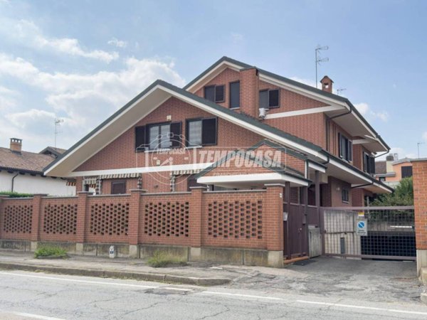 casa indipendente in vendita a Carignano