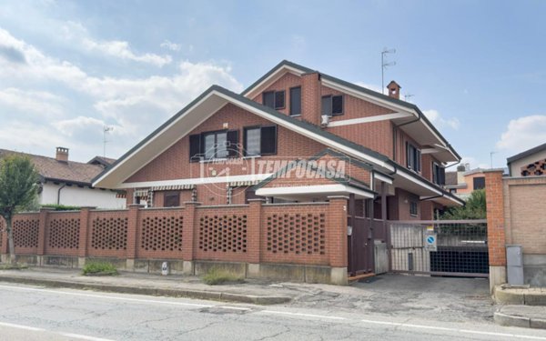 casa indipendente in vendita a Carignano