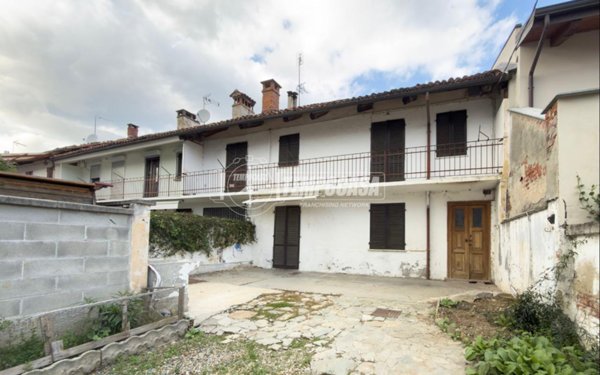 casa indipendente in vendita a Carignano