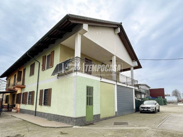 casa indipendente in vendita a Carignano