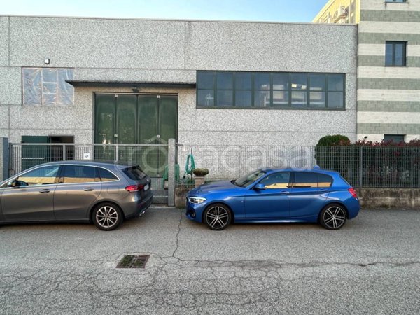 locale commerciale in vendita a Carignano