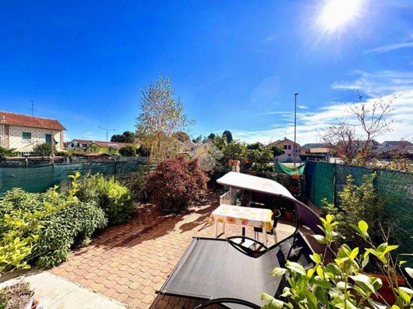 casa indipendente in vendita a Carignano