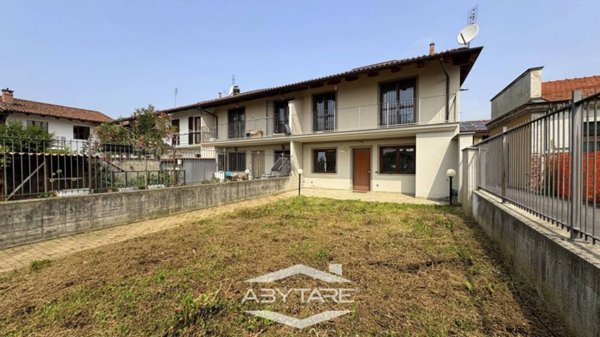 casa indipendente in vendita a Carignano