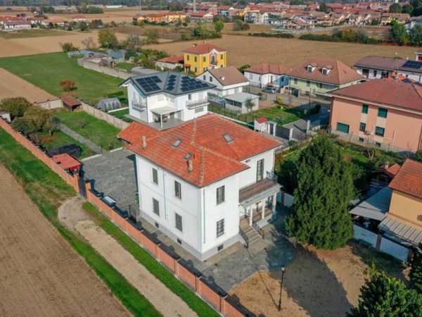 casa indipendente in vendita a Carignano