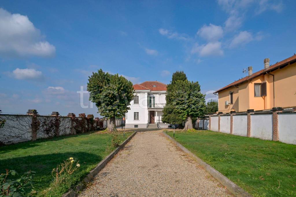 casa indipendente in vendita a Carignano