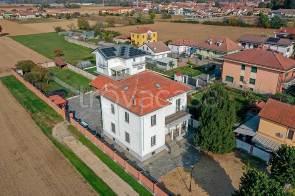 casa indipendente in vendita a Carignano