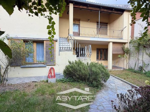 casa indipendente in vendita a Carignano
