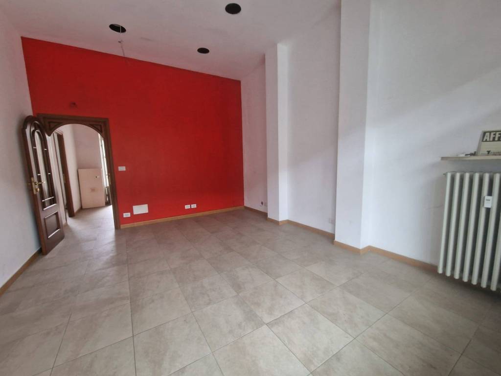 negozio in vendita a Carignano