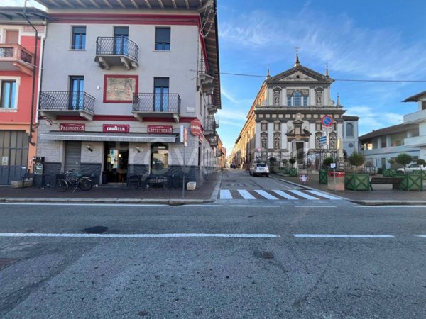 negozio in vendita a Carignano