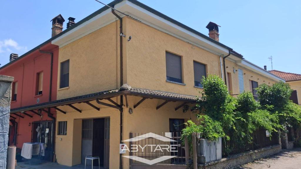 casa indipendente in vendita a Carignano