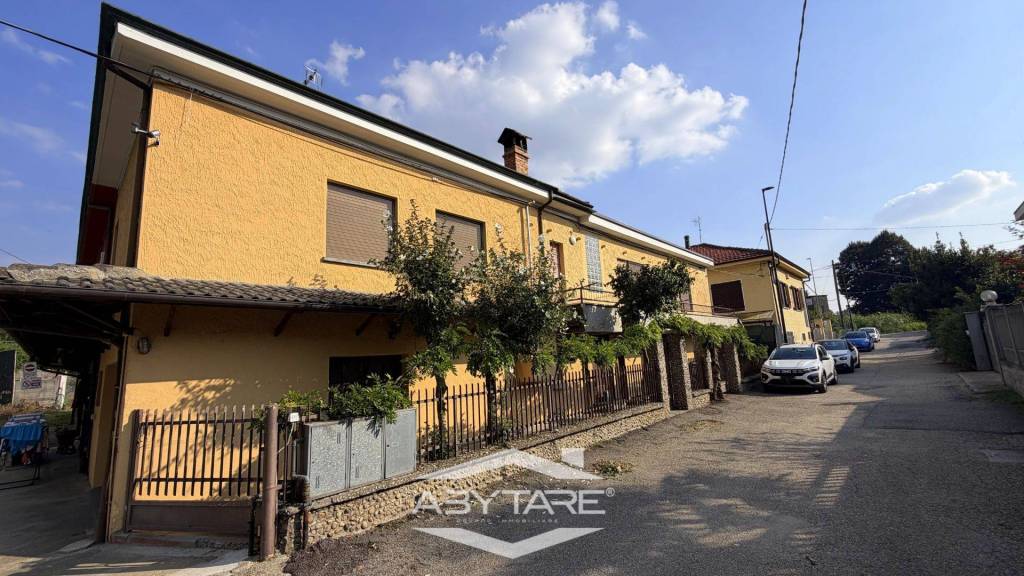 casa indipendente in vendita a Carignano