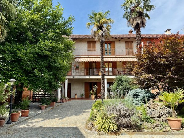 casa indipendente in vendita a Carignano