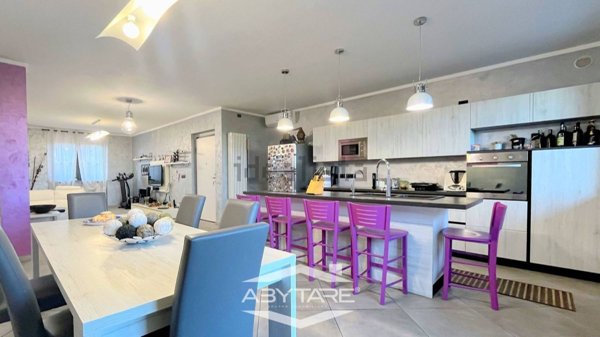 casa indipendente in vendita a Carignano