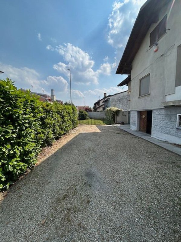 casa indipendente in vendita a Carignano