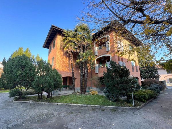 casa indipendente in vendita a Carignano