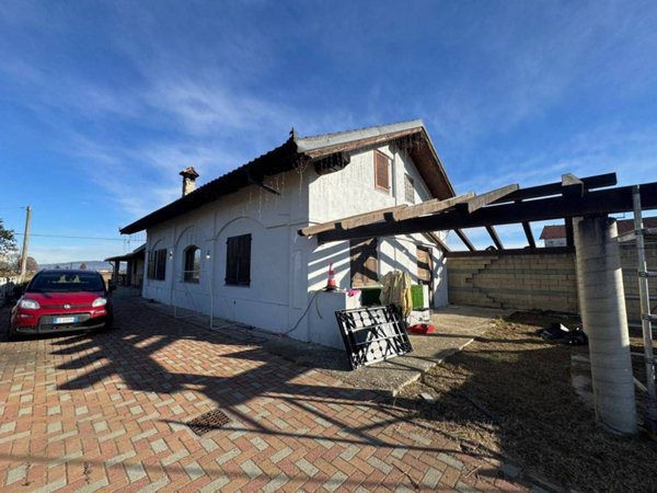 casa indipendente in vendita a Carignano