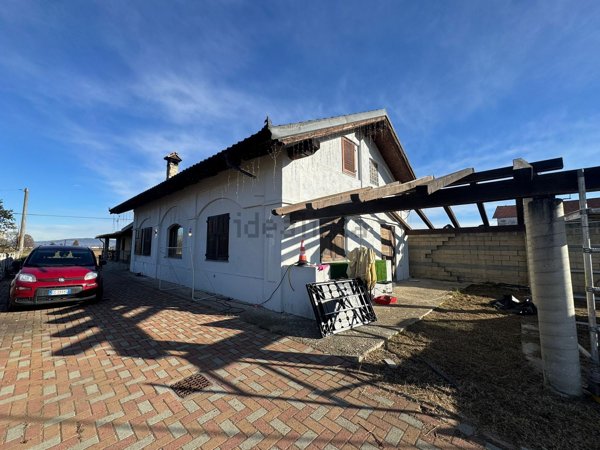 casa indipendente in vendita a Carignano