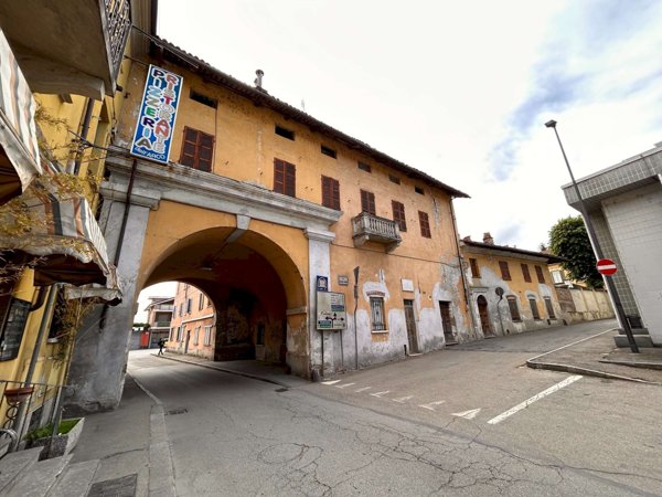 negozio in vendita a Carignano