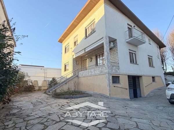 casa indipendente in vendita a Carignano