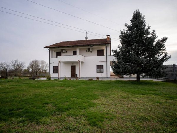 casa indipendente in vendita a Carignano