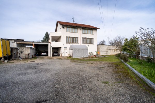 casa indipendente in vendita a Carignano