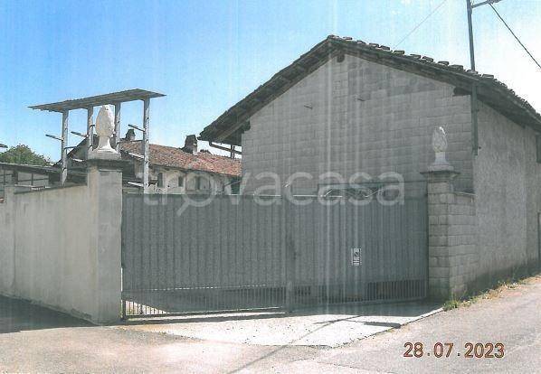 locale commerciale in vendita a Carignano