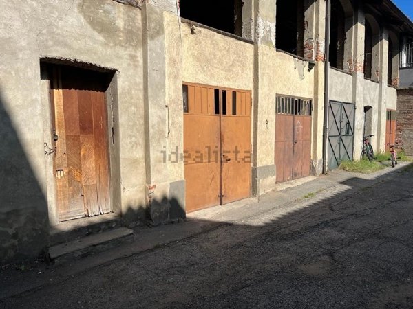 locale di sgombero in vendita a Carignano