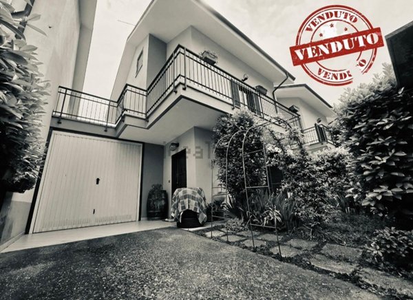 casa indipendente in vendita a Carignano