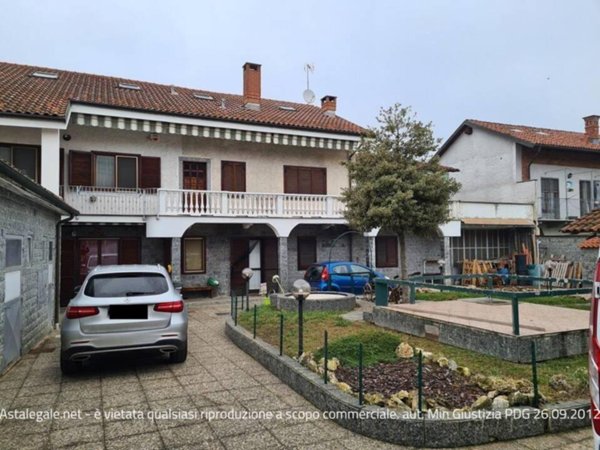 casa indipendente in vendita a Carignano