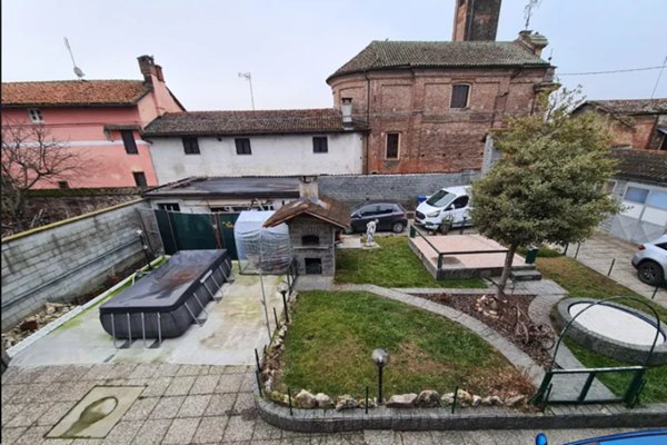 casa indipendente in vendita a Carignano
