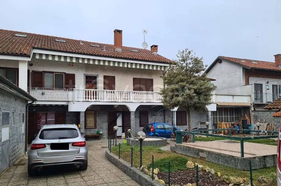casa indipendente in vendita a Carignano